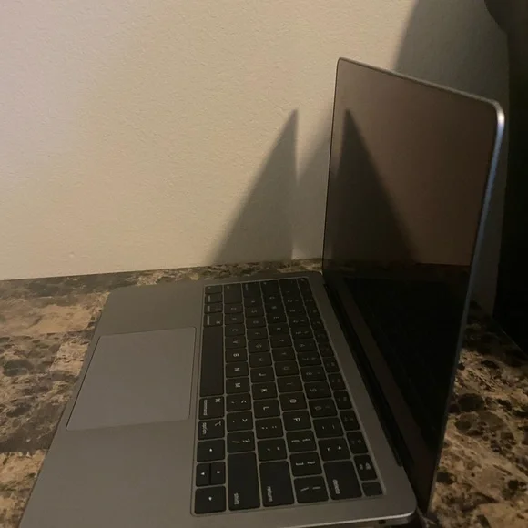 MACBOOK AIR - Picture 4 of 4